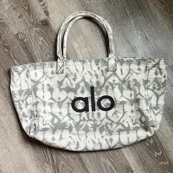 ALO Yoga Handbags - Alo Yoga Tie-Dye Shopper Tote bag